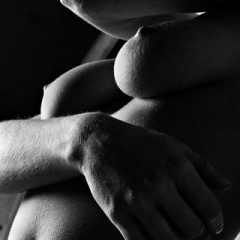 ¿Es recomendable que una adolescente se ponga implantes de silicona en el pecho?